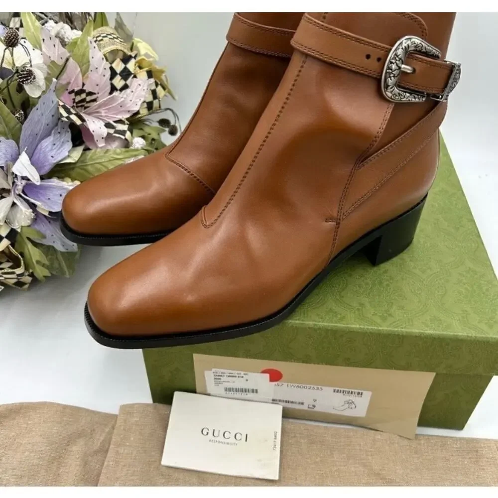 Men, Gucci, leather ankle boots size 9, made in Italy